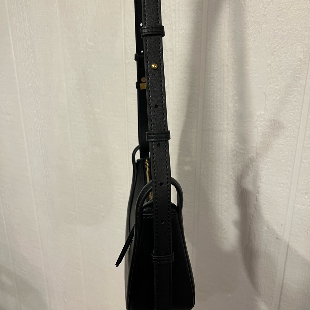 Elegant Black Shoulder Bag - Picture 7 of 7